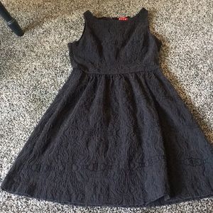 Elle black dress